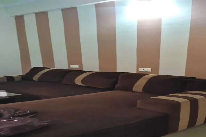 The Mid City Home 2 Varanasi Otel